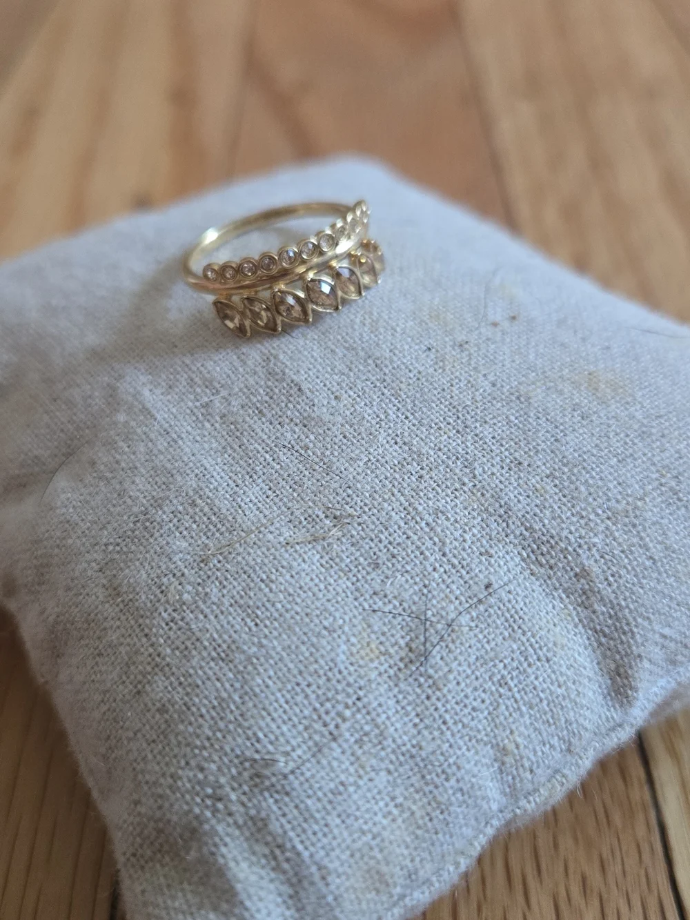 Stella & Dot Gold Leaf and Crystal Stackable Ring